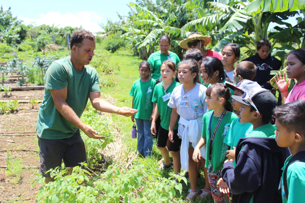 instructor teaches kids about sustainability